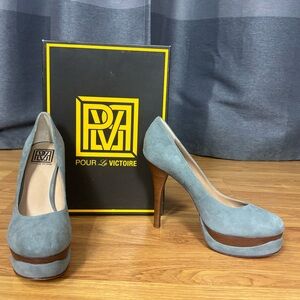 NIB Pour La Victoire Alvery Powder Grey Kid Suede Platform Pumps Heels